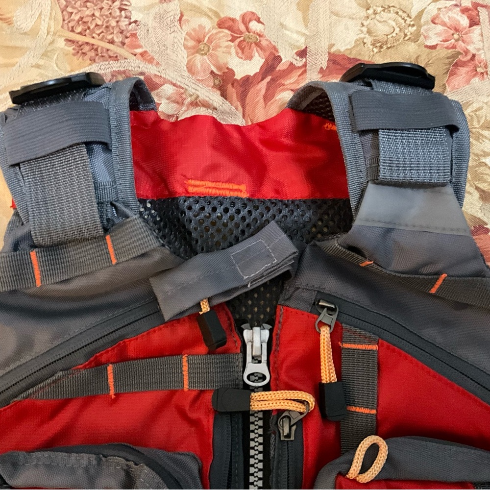 Fly fishing hunting vest! EXCELLENT CONDITION Adjustment-able/custom sizing! - Picture 2 of 16